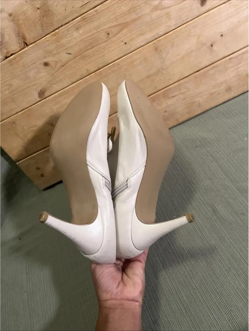 Hot In Hollywood Ivory Leather Bow Ankle Booties Kitten Womens Heels Size 8.5
